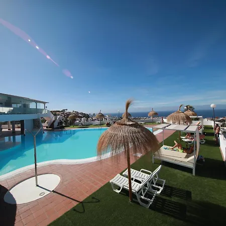 Island Village Heights Apartmán *