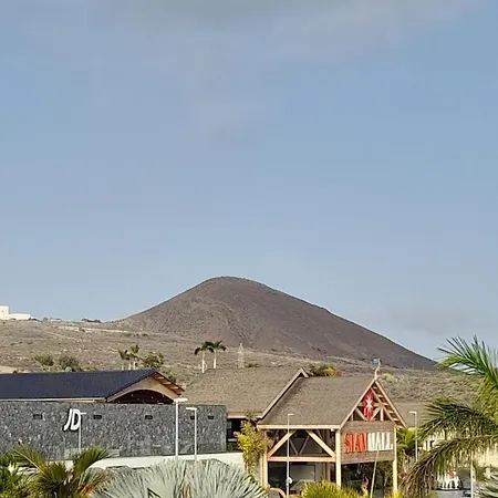 Island Village Heights Apartmán