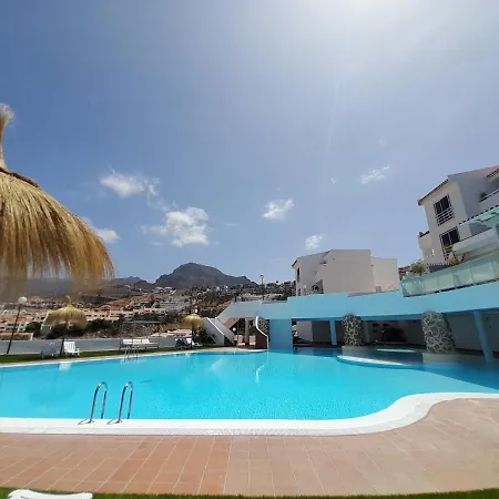 Island Village Heights Apartman *