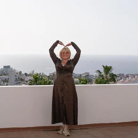 Island Village Heights 아데제