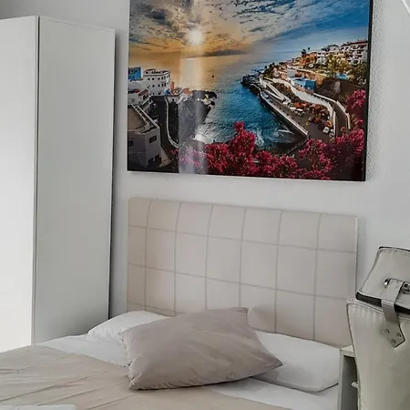 Island Village Heights 아데제