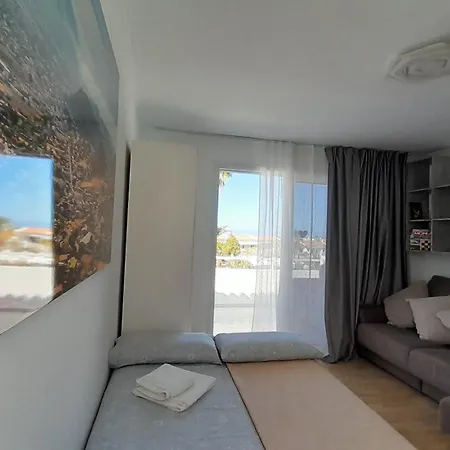 Island Village Heights * Адехе