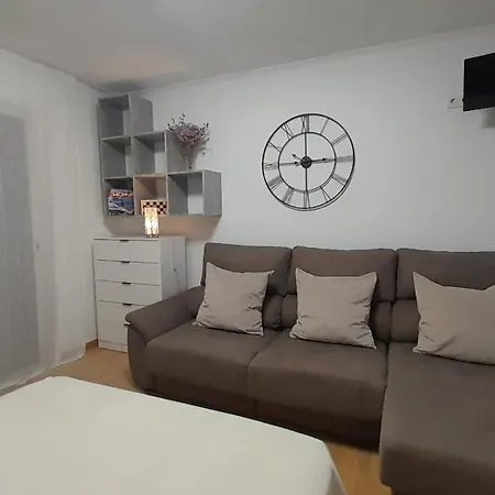 Island Village Heights Адехе