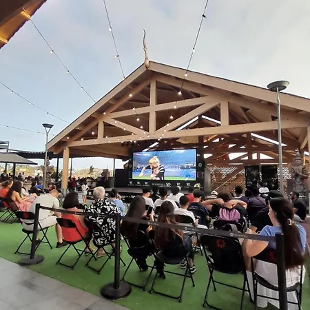 Island Village Heights 아데제