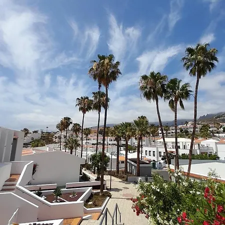 Island Village Heights Апартаменти *