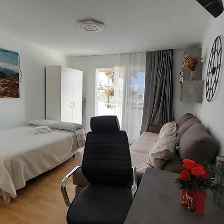 Island Village Heights * 아데제