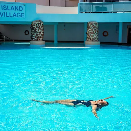 Island Village Heights Апартаменти Адехе