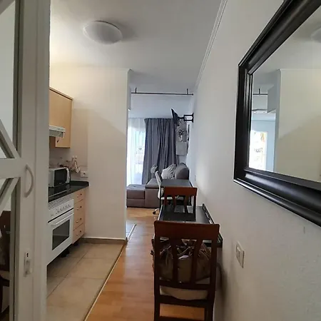 Island Village Heights Apartamento